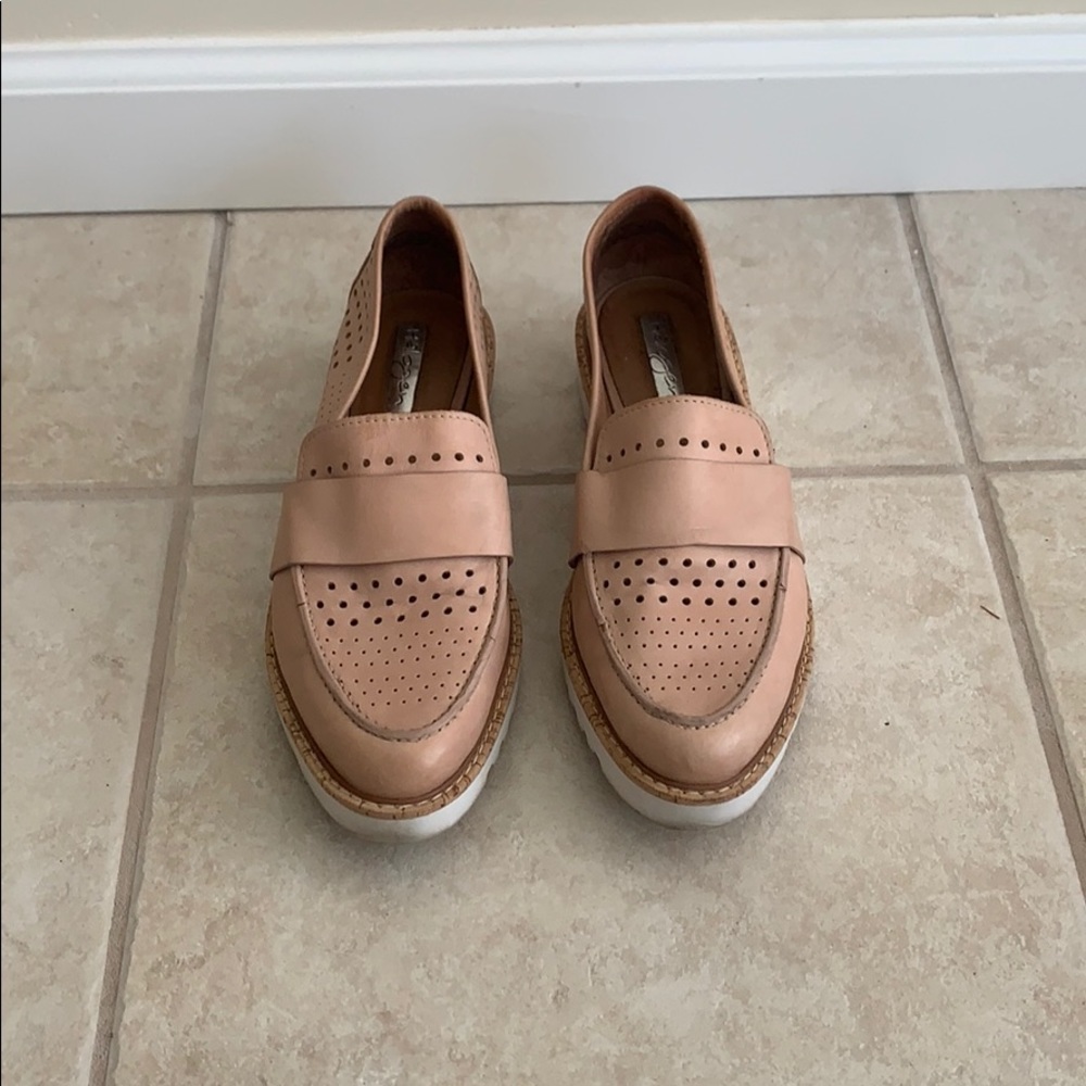 Tan halogen leather platform flats size women’s 7